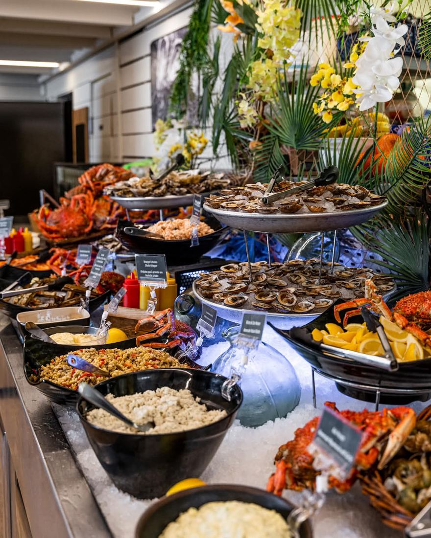 Buffet de fruits de mer à volonté au restaurant La Cabane, Saint-Malo
